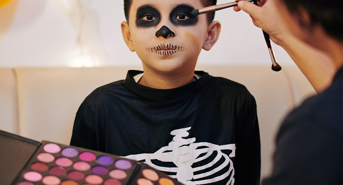 OCU advierte: cuidado con el abuso de maquillaje en niños para halloween
