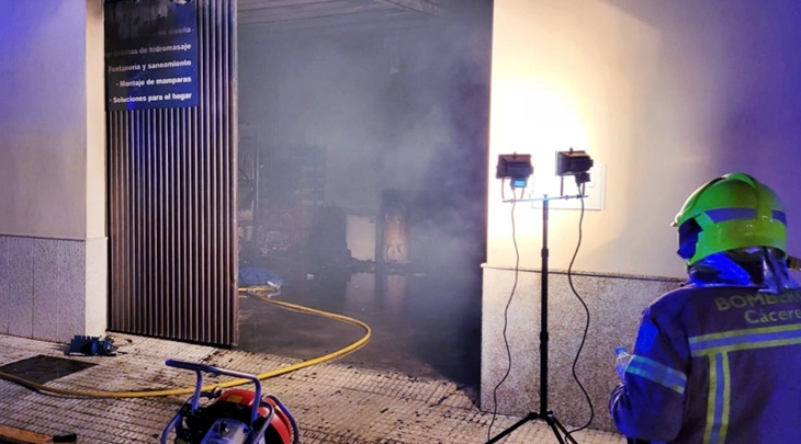 Grave incendio en un almacén de Moraleja (CC)