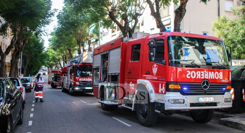 REPOR: Incendio de vivienda en la barriada de San Fernando (Badajoz)