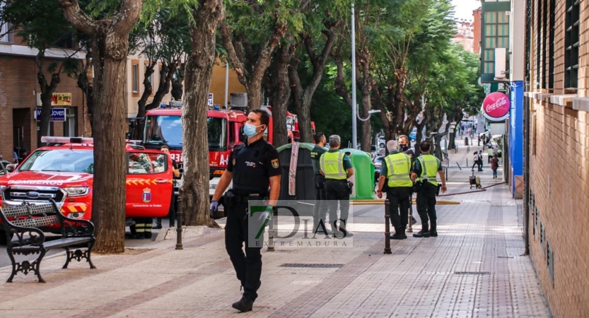 REPOR: Incendio de vivienda en la barriada de San Fernando (Badajoz)