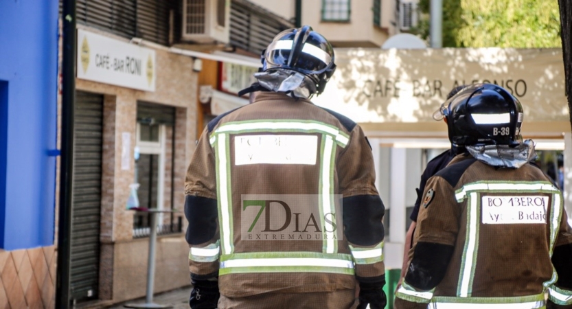 REPOR: Incendio de vivienda en la barriada de San Fernando (Badajoz)