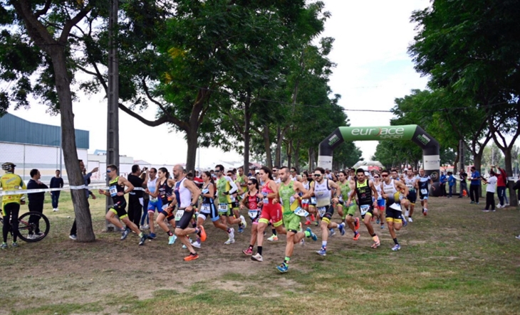 Carlos Cobos y María Remedios Mendoza, campeones de Extremadura de Duatlón Cros