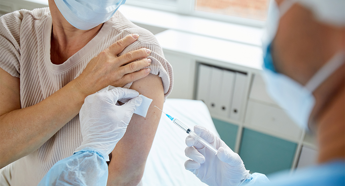 El SES intentará compatibilizar la tercera dosis y la vacuna gripal en Extremadura