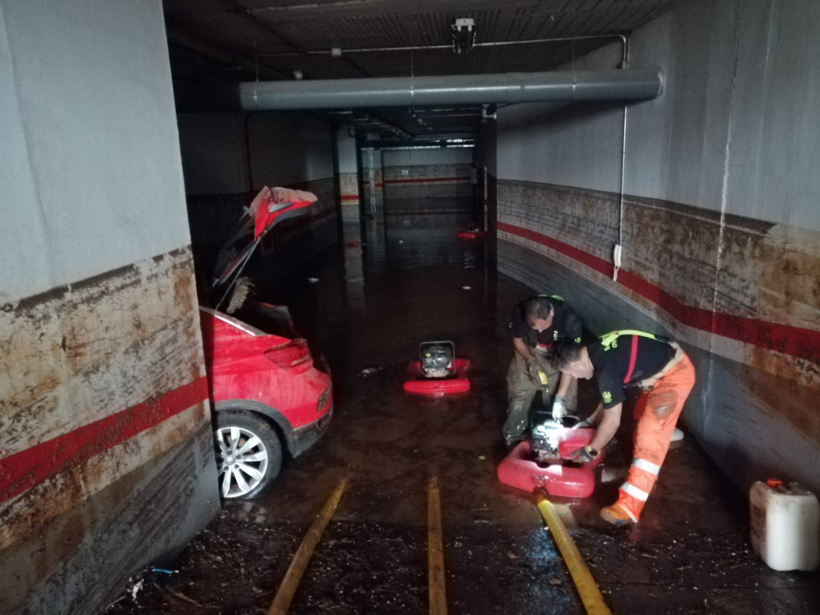 Bomberos del CPEI continúan trabajando en los pueblos afectados por las fuertes lluvias