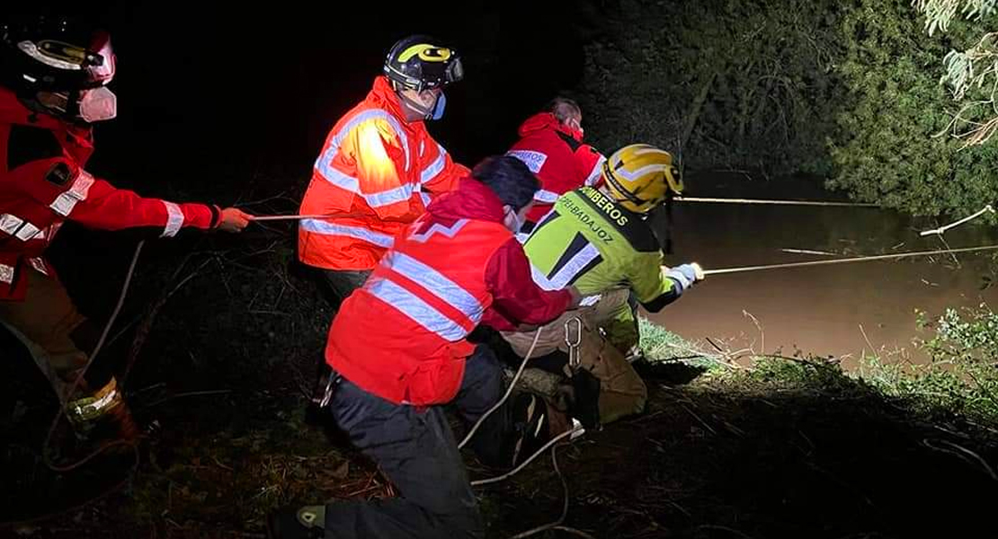 Los Bomberos de Badajoz realizan multitud de salidas tras las fuertes lluvias