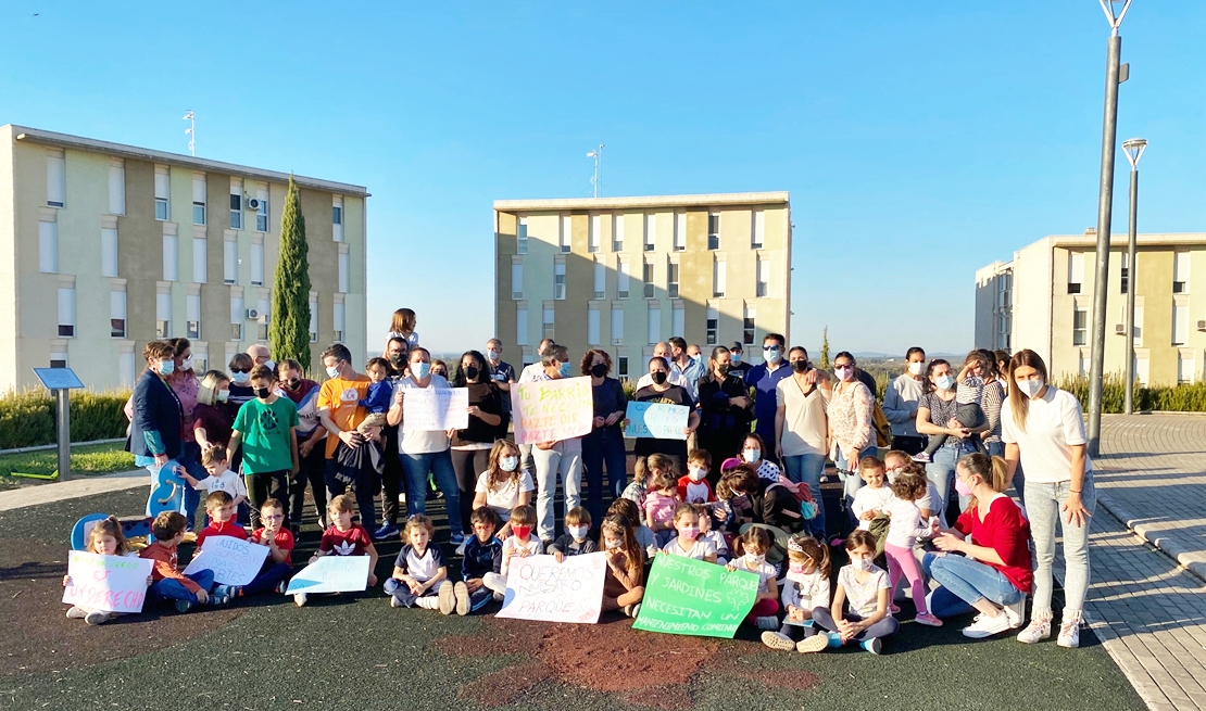 Familias de La Pilara piden que les devuelvan su parque infantil