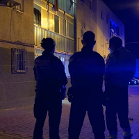 Muere un hombre en un descansillo tras recibir una puñalada