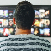 ¿Cuánto le cuesta al planeta una reunión en Zoom o una hora de Netflix?