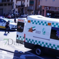 Agentes policiales actúan en un accidente en la barriada de San Fernando (BA)