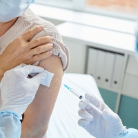 El SES intentará compatibilizar la tercera dosis y la vacuna gripal en Extremadura