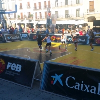 La Plaza Mayor de Cáceres se viste de Plaza 3x3 CaixaBank