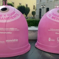 Presentan la campaña solidaria &quot;Recicla vidrio por ellas&quot; en Badajoz