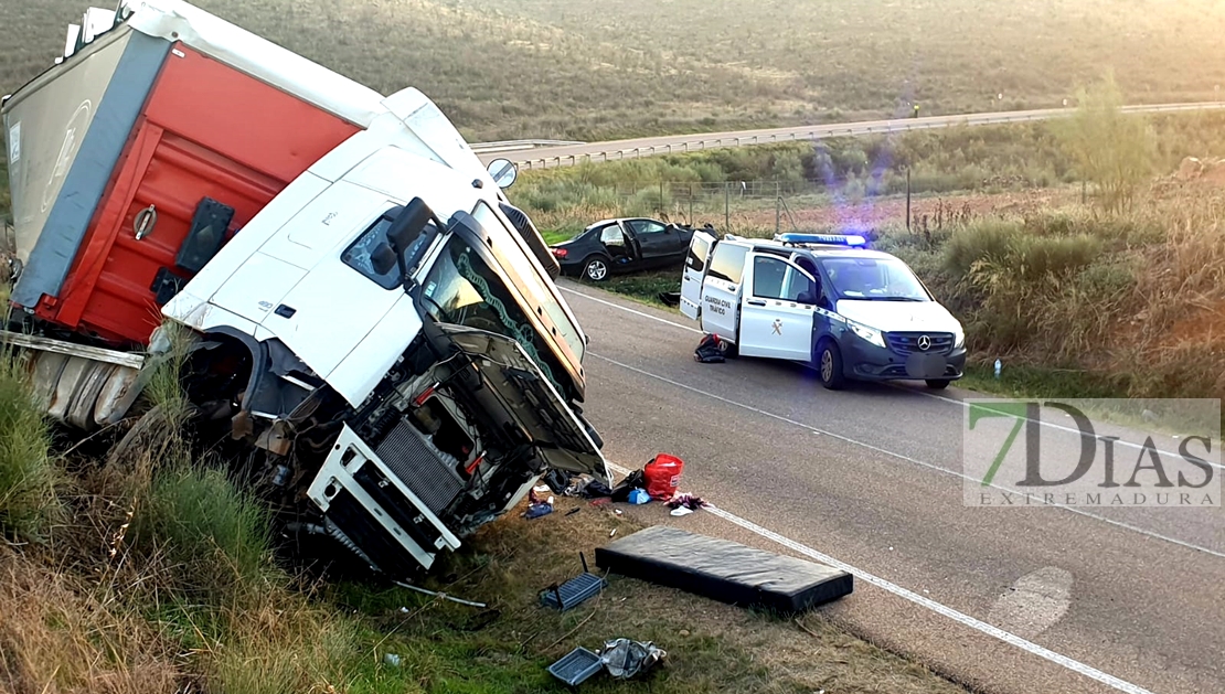 Brutal accidente con víctima mortal en la EX-212