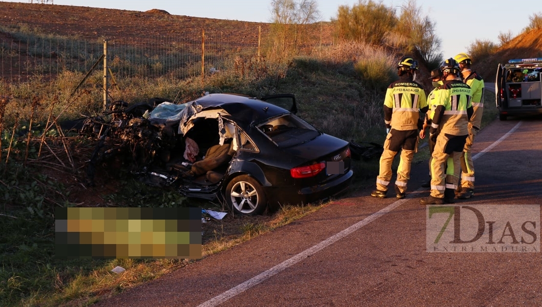 Brutal accidente con víctima mortal en la EX-212