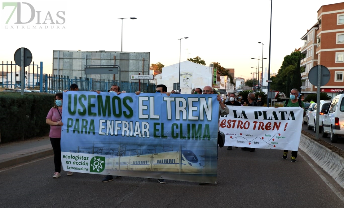 Almendralejo sale a la calle para pedir un tren que vertebre la región