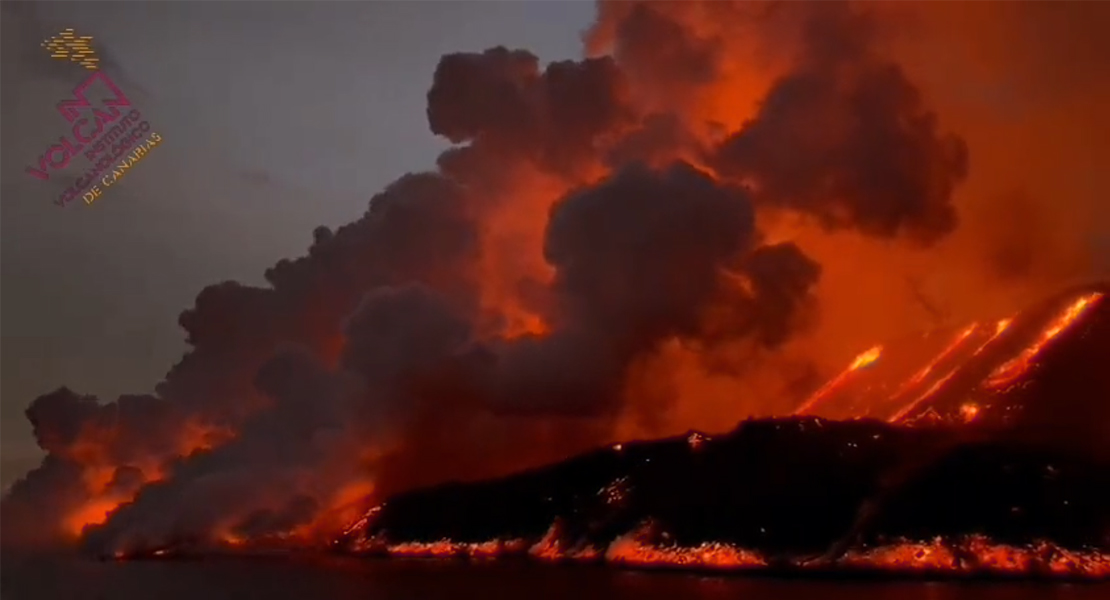 La imagen infernal que deja el delta lávico en La Palma