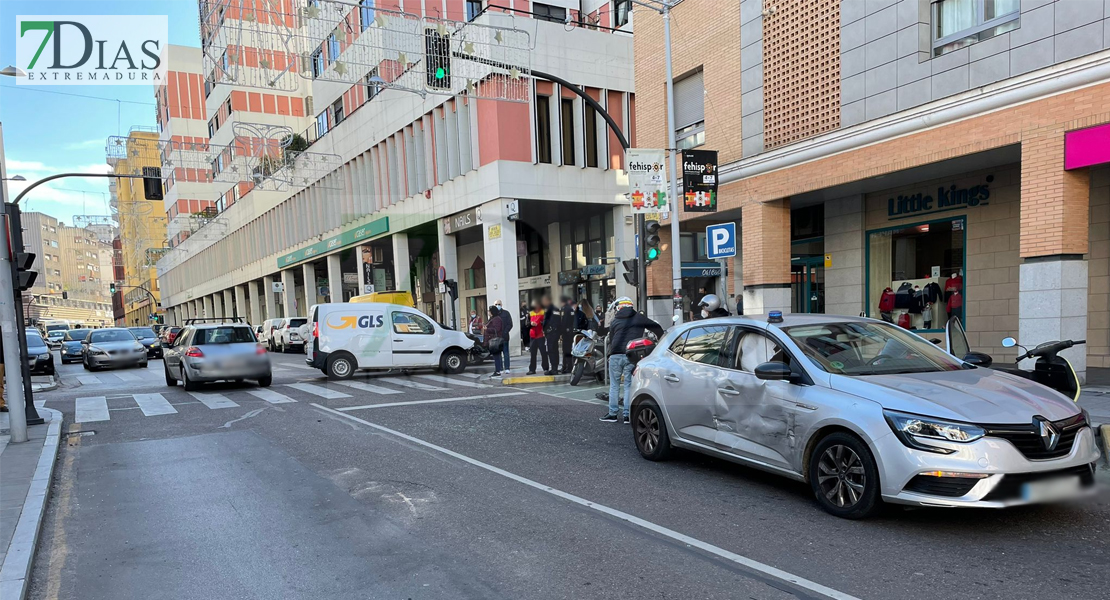 Accidente de tráfico en la avenida Juan Carlos I de Badajoz