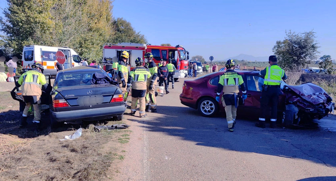 Cuatro heridos graves en un accidente en Montijo (Badajoz)