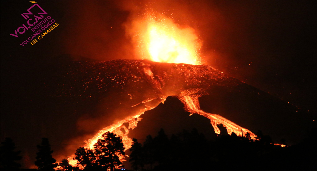 Asombroso vídeo: así expulsa lava el volcán de La Palma por una de sus bocas
