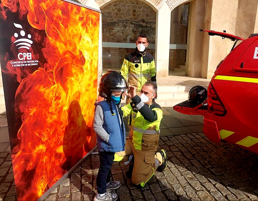 Día mágico para los más pequeños en Badajoz de la mano de AOEX, Bomberos y Protección Civil