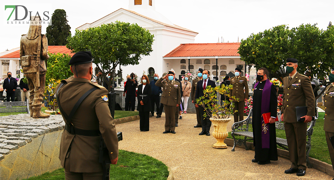 La Brigada &#39;Extremadura&#39; XI rinde homenaje a los caídos en Badajoz