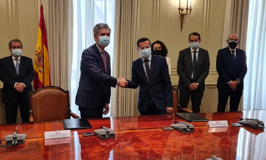 Convenio para promover actividades de formación en Derecho Público y Privado