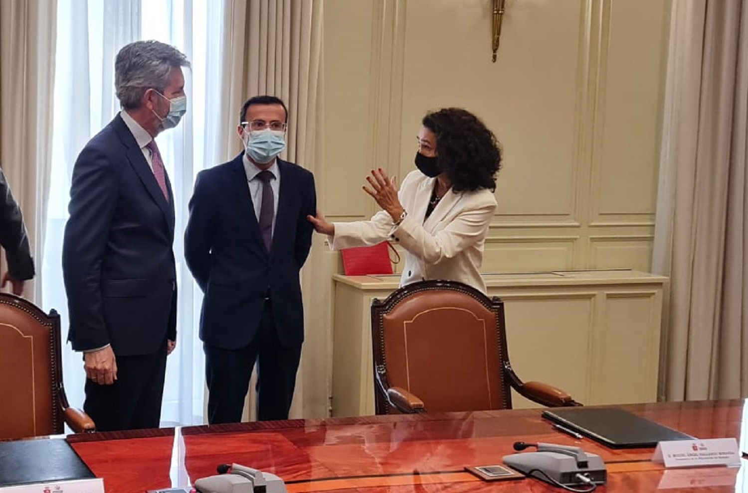Convenio para promover actividades de formación en Derecho Público y Privado