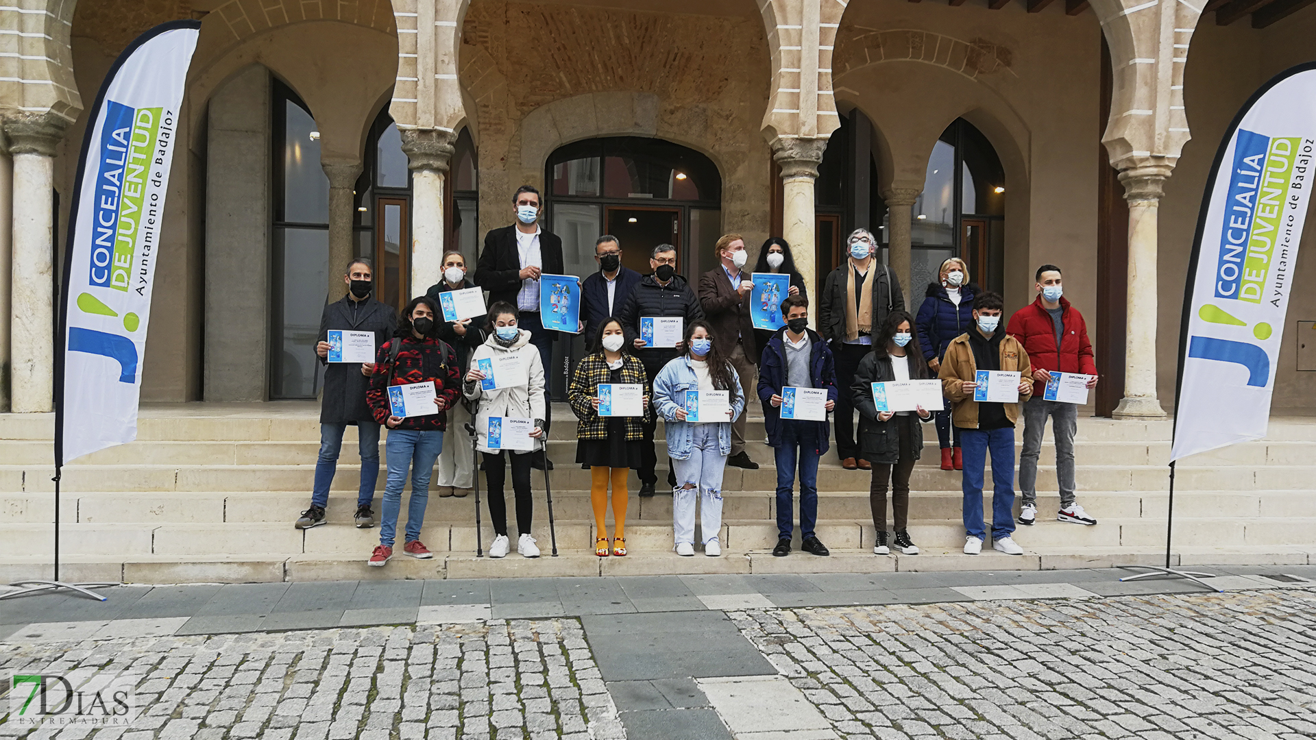 Los ganadores reciben los &#39;Premios JABA 2021. XV Certamen Transfronterizo de Creaciones Jóvenes&#39;