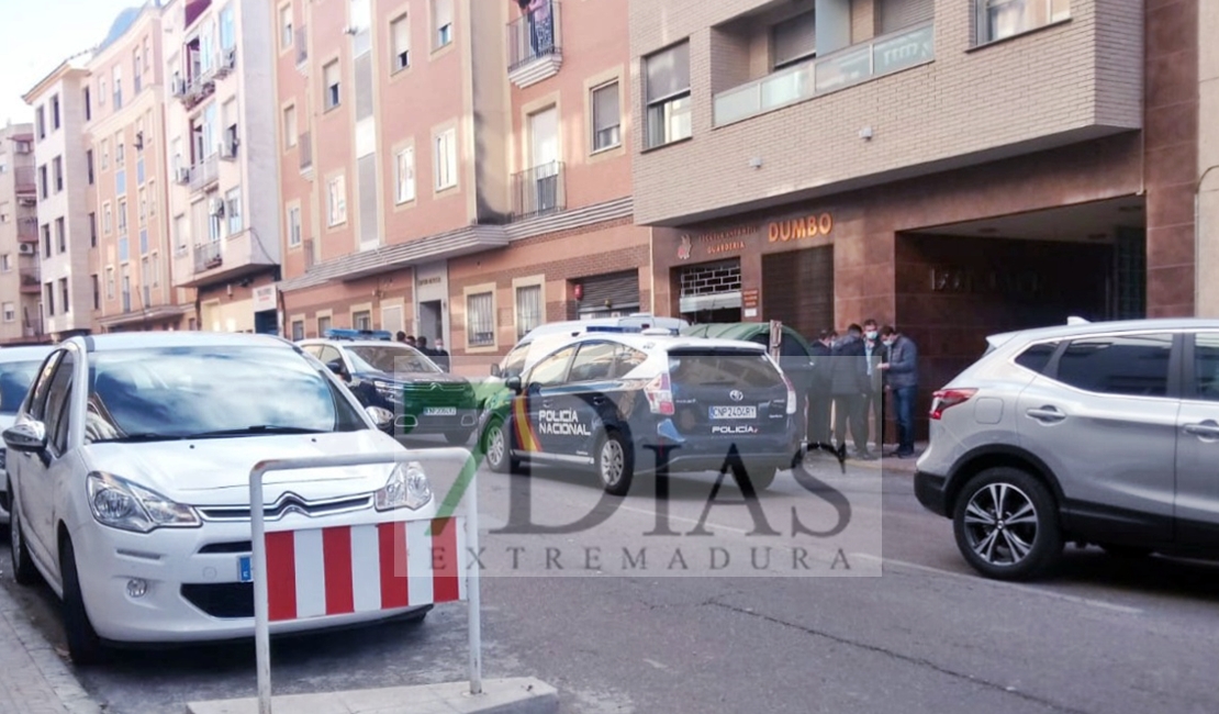 Se dan a la fuga tras asaltar a un hombre en el garaje de un edificio en la barriada de San Fernando