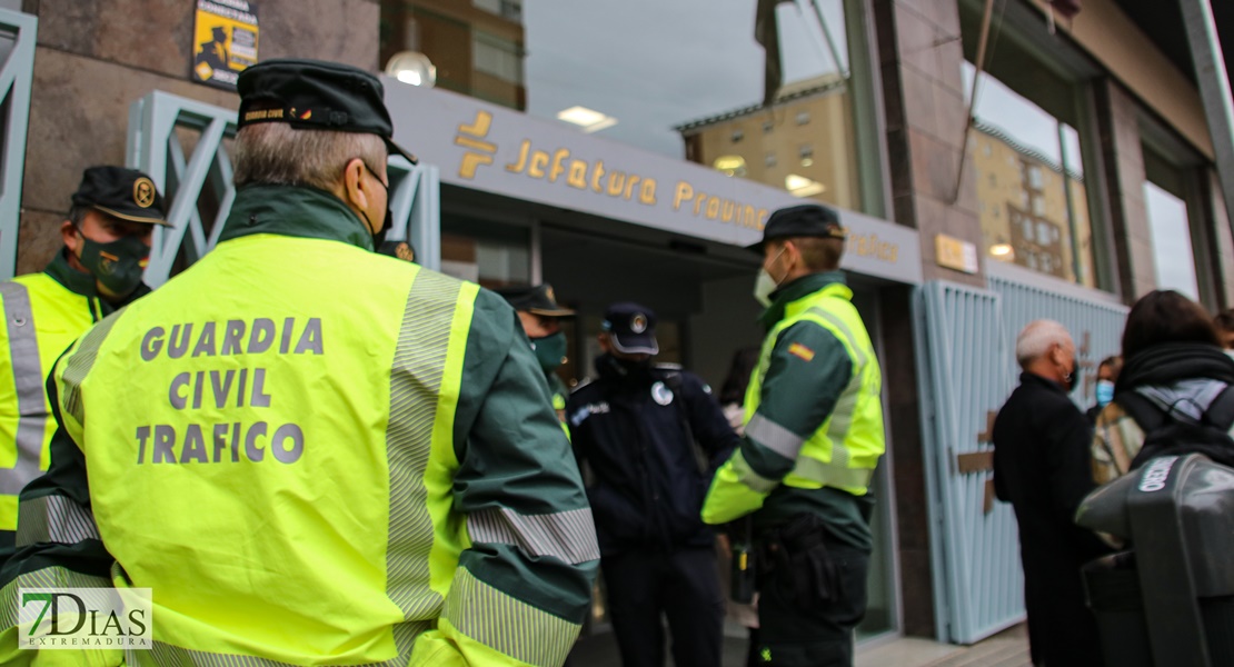 Minuto de silencio en memoria de las víctimas de accidente de tráfico en Extremadura