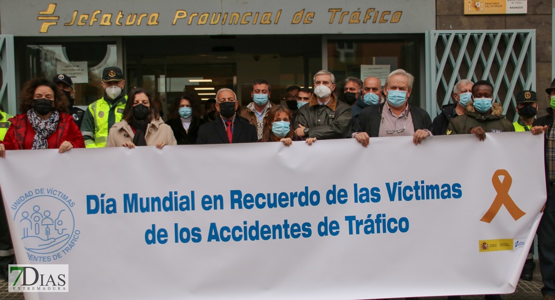 Minuto de silencio en memoria de las víctimas de accidente de tráfico en Extremadura