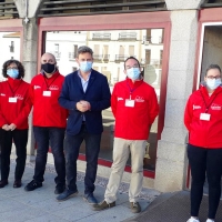 Los trabajadores de los Centros Turísticos de Cáceres por fin tienen uniforme