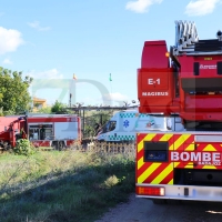 Los Bomberos de Badajoz actúan en un incendio de vivienda