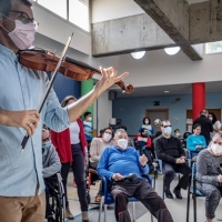 Usuarios de ASPACEBA disfrutan de la música de la Orquesta Barroca de Badajoz