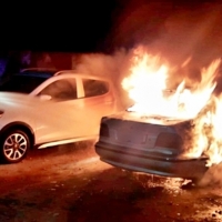 Bomberos del SEPEI actúan de madrugada en un incendio de vehículo