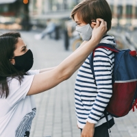 Solicitan retirar la mascarilla a menores de seis años en la FMD