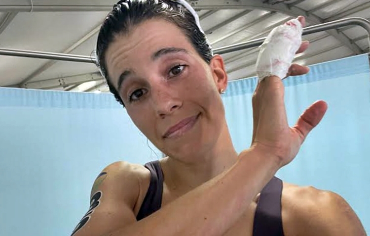 Miriam Casillas finaliza la temporada con un dedo roto