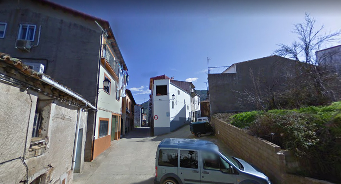 Dos viviendas afectadas por un incendio en La Pesga (Cáceres)