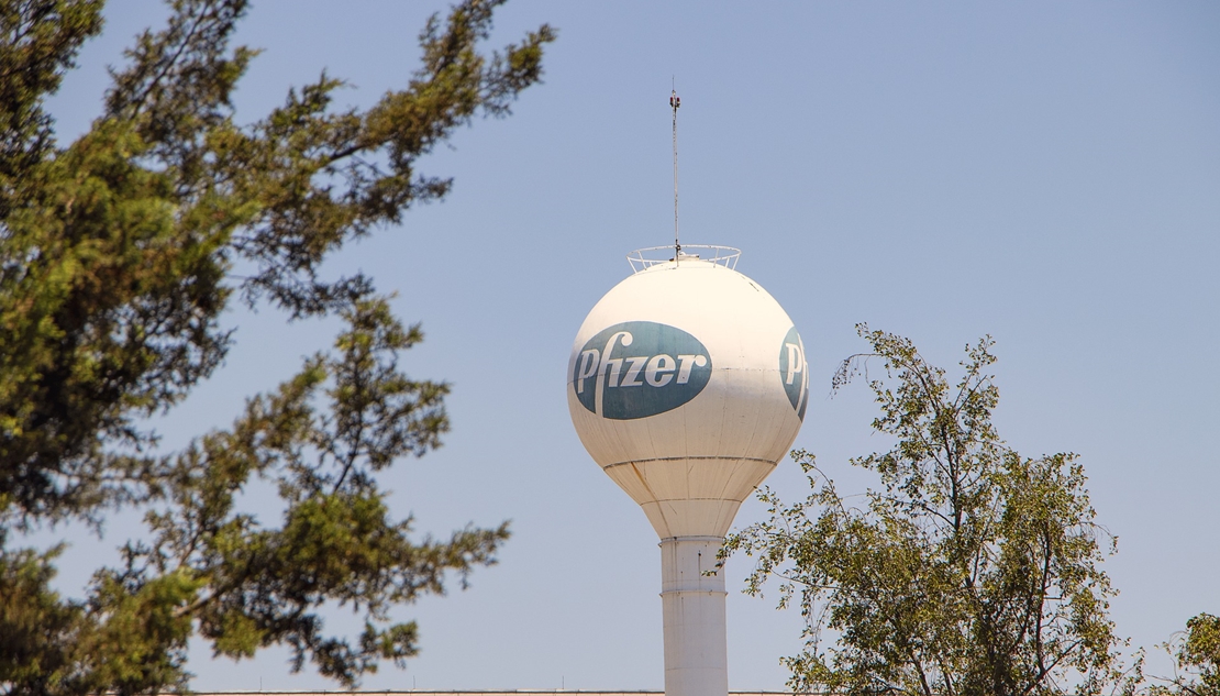 Podrían autorizar la dosis de refuerzo de Pfizer para adultos esta semana