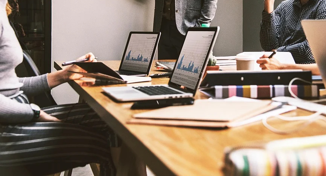 Oferta de empleo en Extremadura para titulados en ADE, RRLL o Empresariales