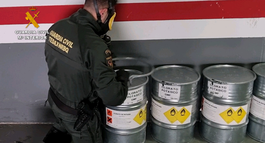 Pone en riesgo a sus vecinos con 350 kg de precursores de explosivos guardados en un garaje