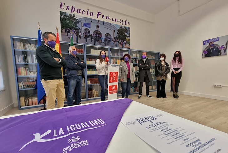 La Residencia Universitaria Hernán Cortés abre una biblioteca feminista