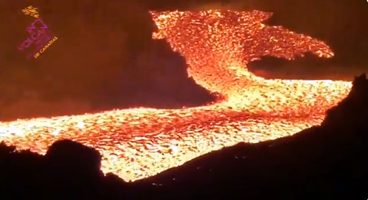 VOLCÁN LA PALMA: ordenan una nueva evacuación tras el avance de la lava