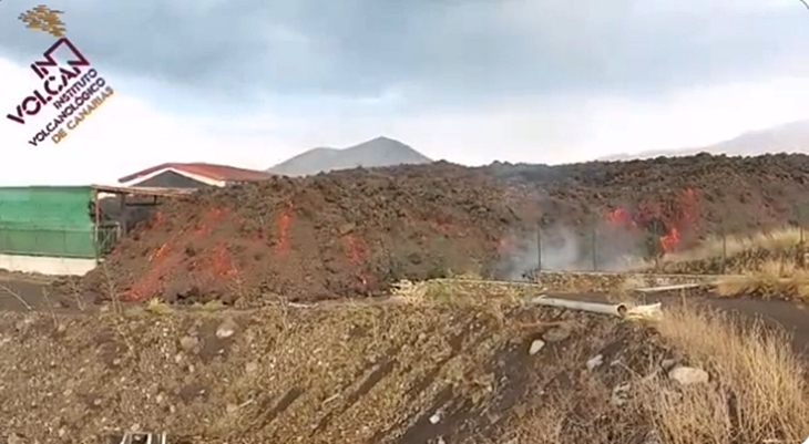 La lava del volcán crece hasta alcanzar los 40 metros de altura en varios puntos