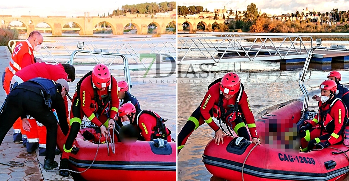 BADAJOZ - Rescatan a una piragüista atrapada en el camalote del río