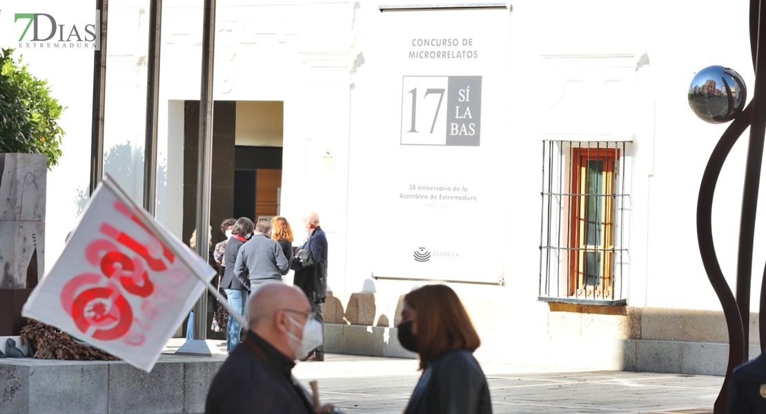 REPOR - Manifestación en Mérida por la jubilación parcial en la enseñanza concertada