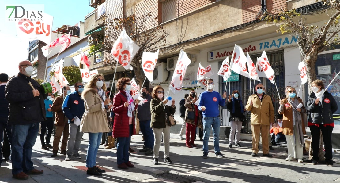 REPOR - Manifestación en Mérida por la jubilación parcial en la enseñanza concertada