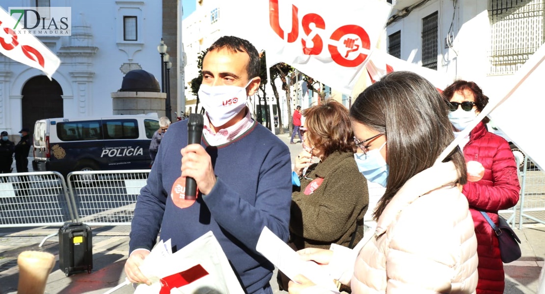 REPOR - Manifestación en Mérida por la jubilación parcial en la enseñanza concertada