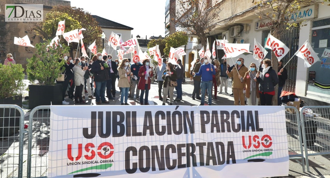 REPOR - Manifestación en Mérida por la jubilación parcial en la enseñanza concertada