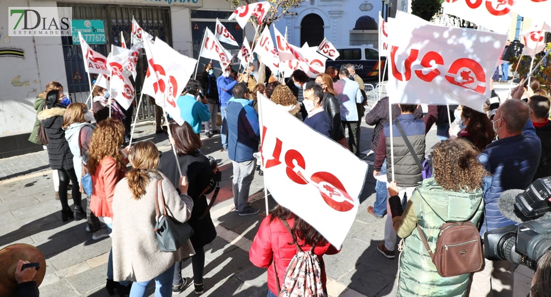 REPOR - Manifestación en Mérida por la jubilación parcial en la enseñanza concertada